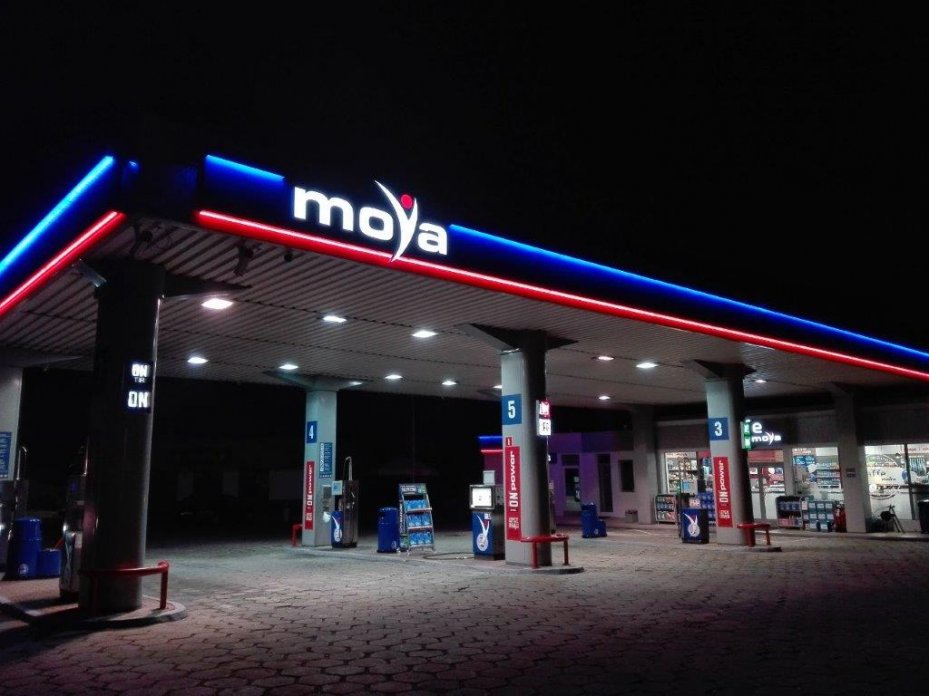 Stacje paliw w barwach MOYA wyróżniają...