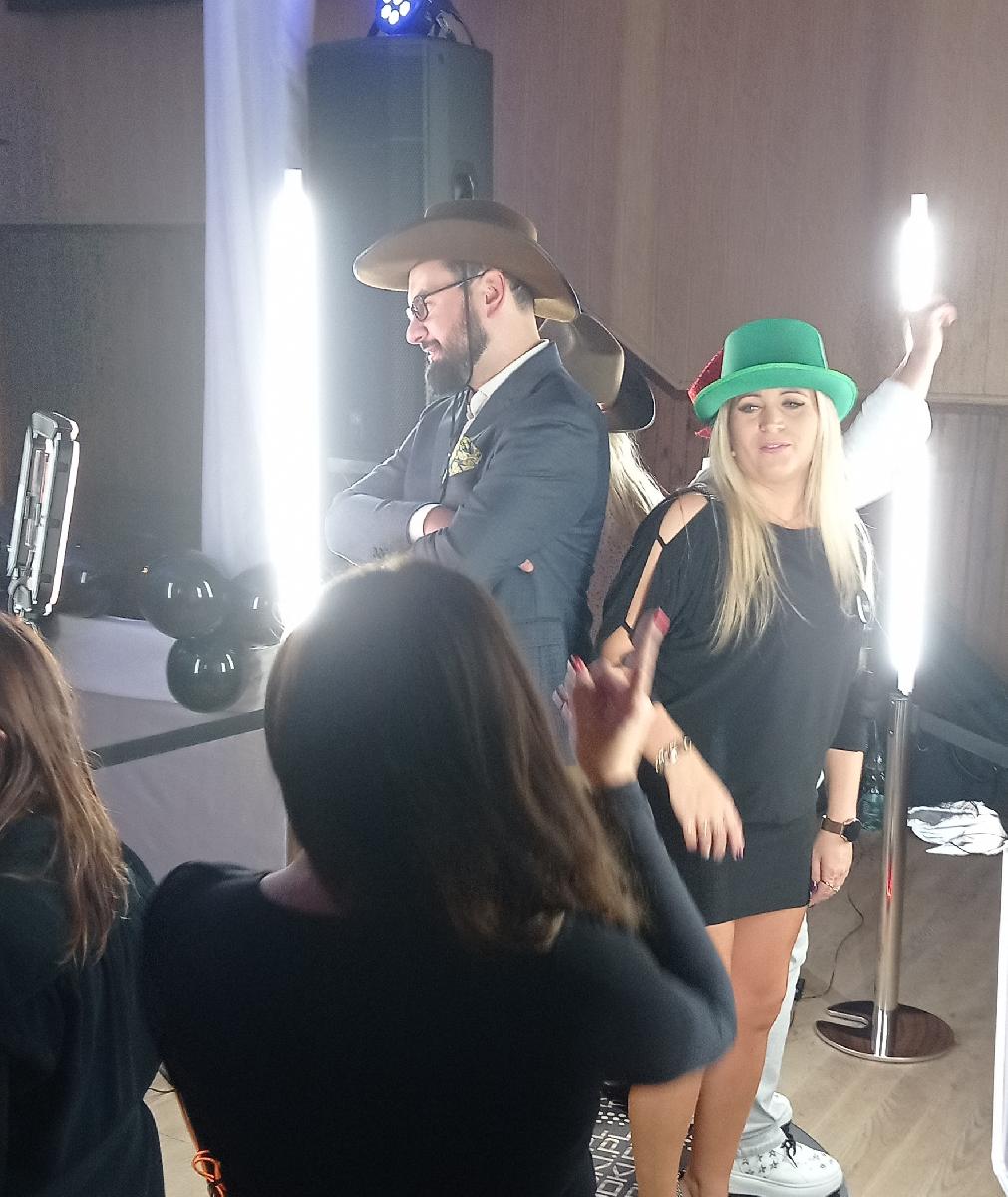 Oferujemy usługę wynajmu i obsługi Videobudki...