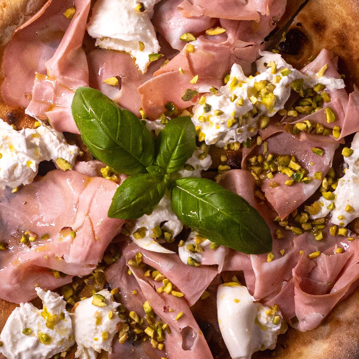 Pizzeria Atmosfera to lokal, który nieustannie...