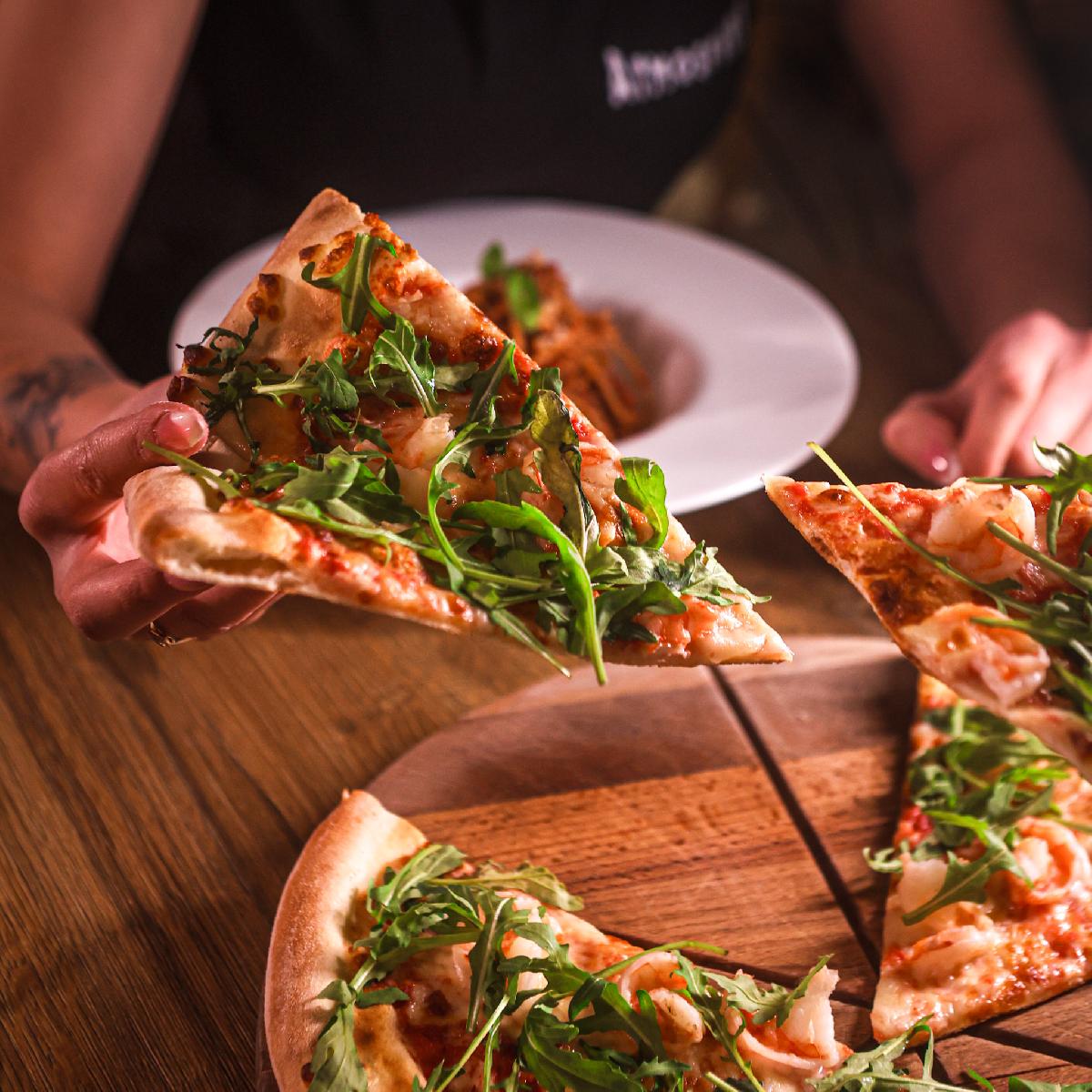 Pizzeria Atmosfera to lokal, który nieustannie...