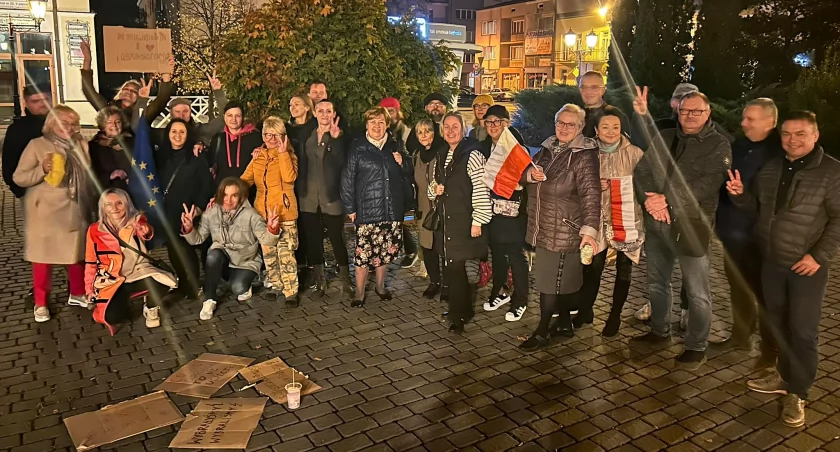 Zdjęcie mieszkańców miasta na placu Kościuszki 