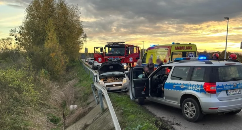 Zdjęcie z wypadku samochodowego w Szymanowie