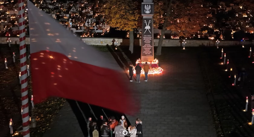 Zdjęcie cmentarza wojskowego w Sochaczewie