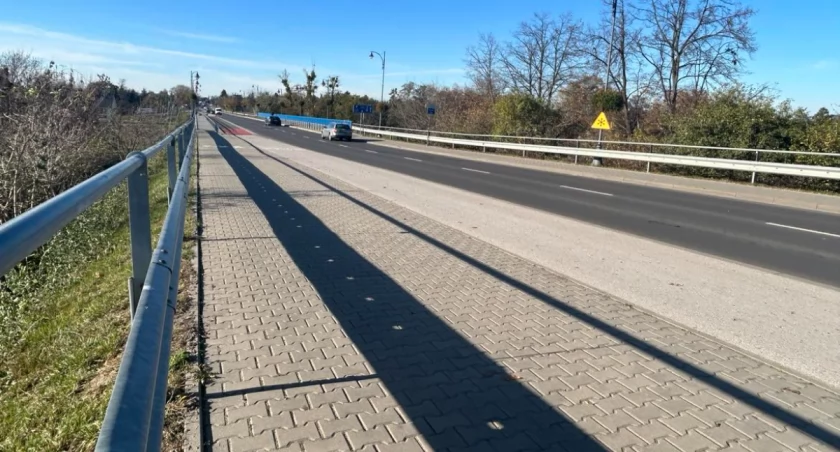 Zdjęcie mostu na rzece Bzurze. Fot. poglądowe 