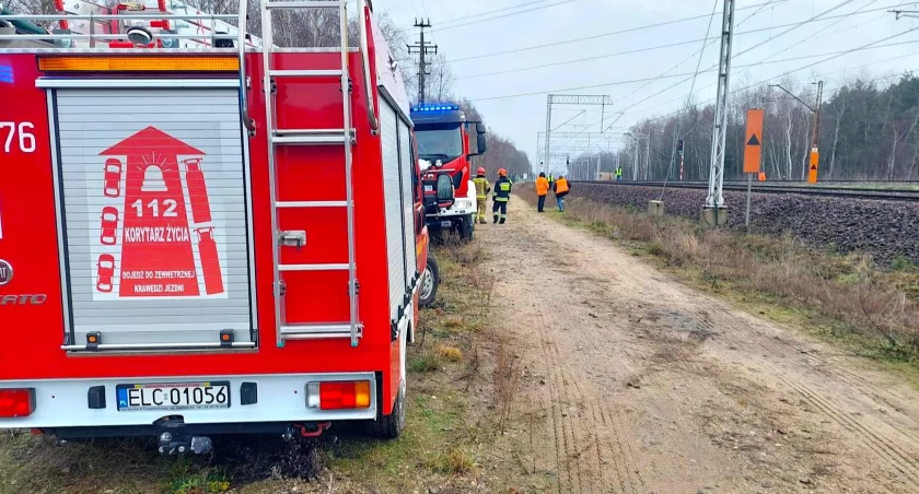 Zdjęcie z wypadku na torach w Mysłakowie. Fot. OSP Mysłaków