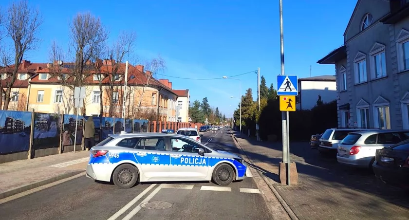 Radiowóz policyjny stojący na ulicy Staszica. Fot. KPP Sochaczew