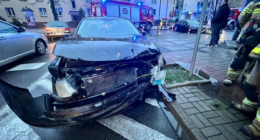 Zdjęcie uszkodzonego pojazdu na ulicy Staszica. Fot. KPPSP Sochaczew