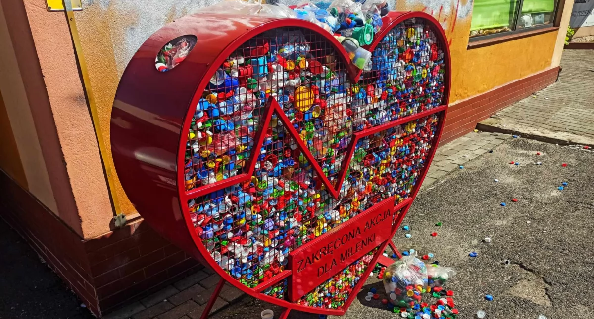 Pojemnik na plastikowe nakrętki ulica Pokoju Sochaczew