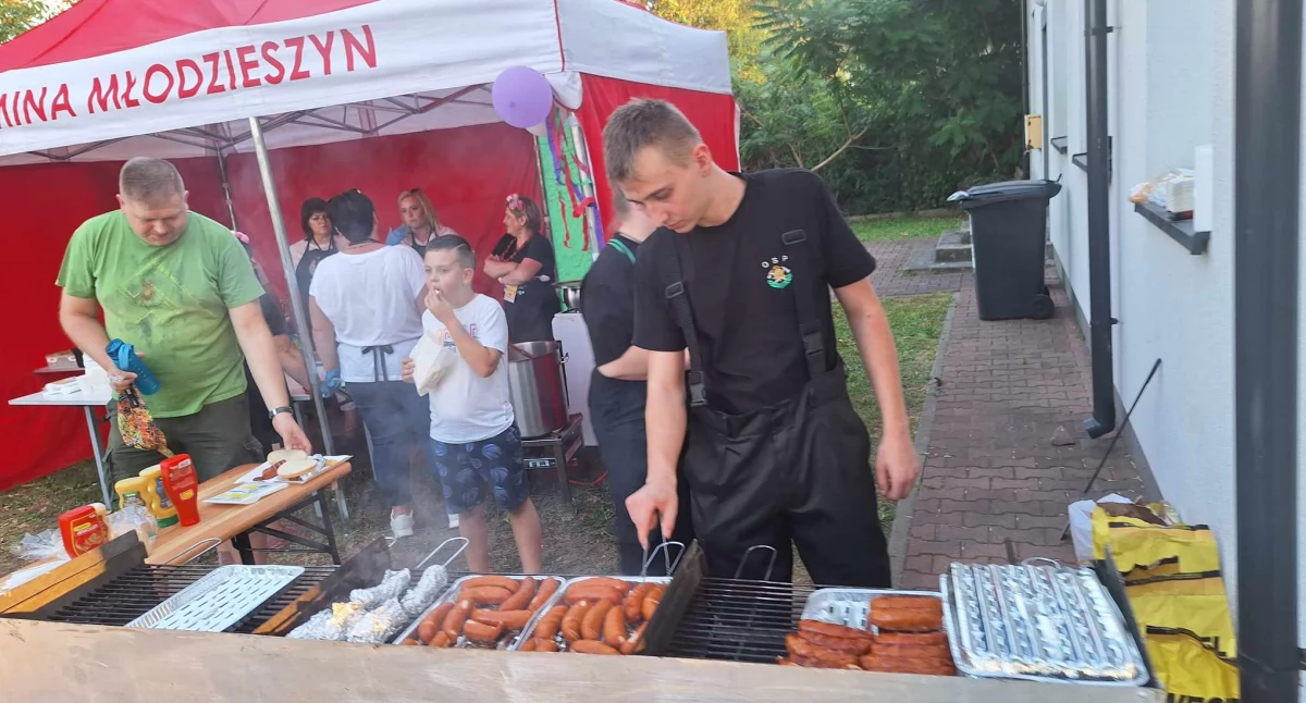 Atrakcje - Ciekawostki - Rekreacja, Młodzieszyn Spotkanie latach łącząc pokolenia” Mistrzewicach - zdjęcie, fotografia
