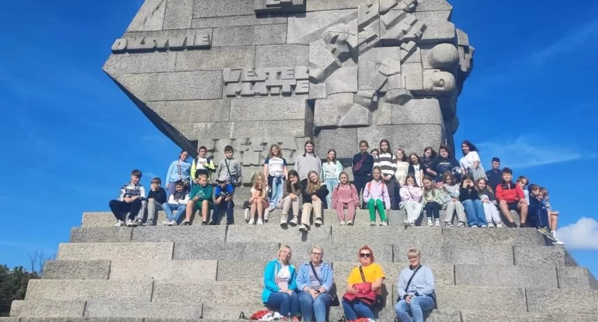Edukacja - Szkoły, Gmina Rybno Uczniowie szkoły Rybnie wycieczkach ramach przedsięwzięcia Ministra Edukacji nazwą „Podróże klasą” - zdjęcie, fotografia