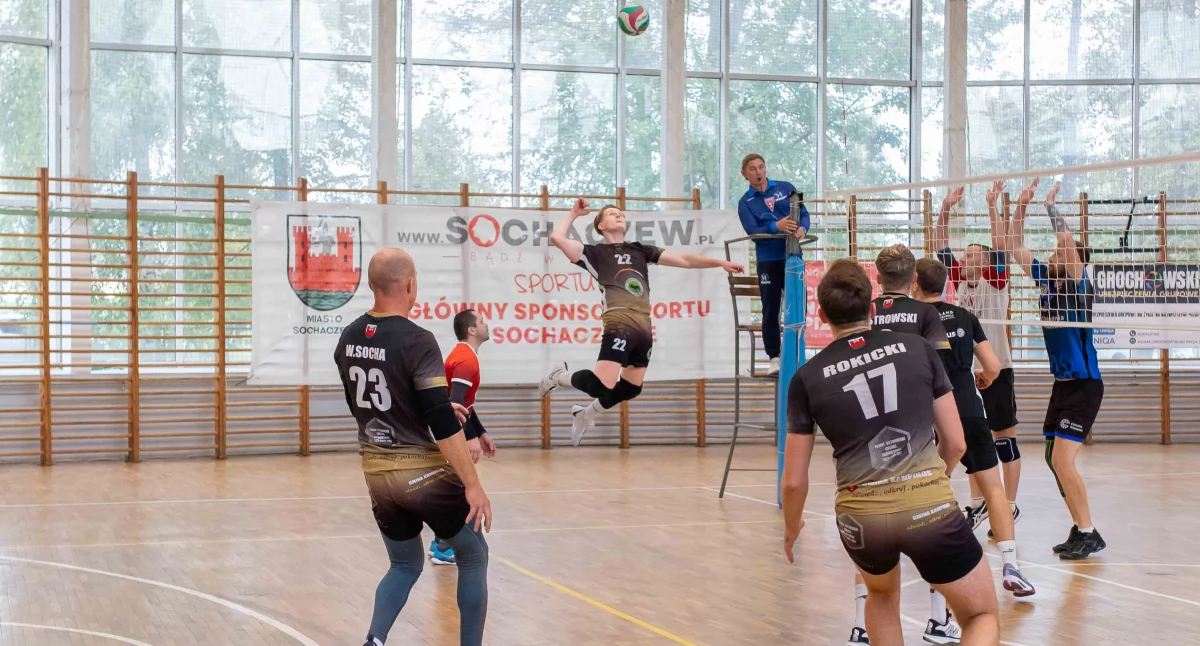 Siatkówka, Rowerix PSPŻ triumfuje Turnieju Siatkówki Puchar Amatorskiej Piłki Siatkowej - zdjęcie, fotografia