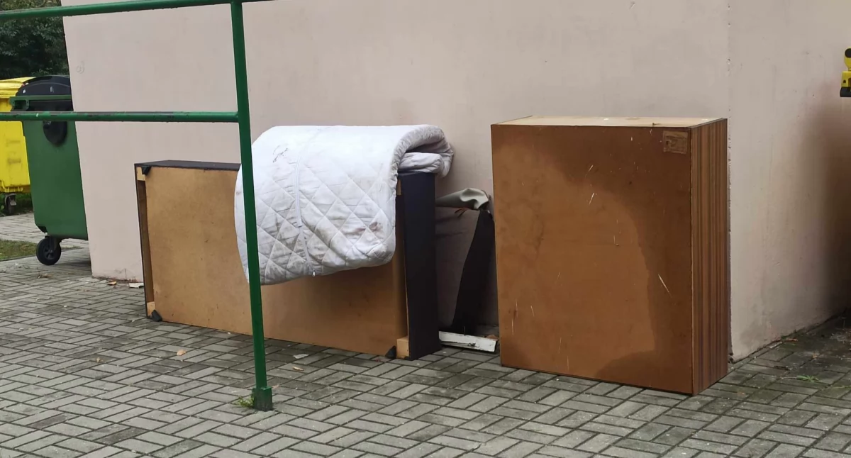 Interwencje i pomoc , Przypominamy trwającej zbiórce starych mebli październiku Harmonogram lista - zdjęcie, fotografia