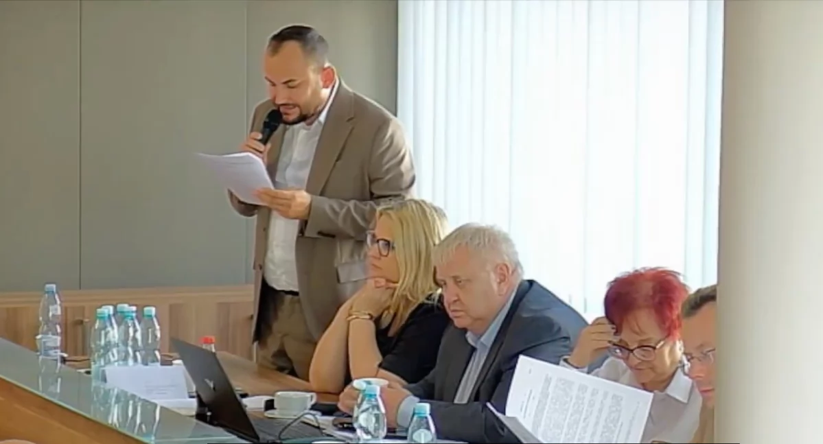 Radni i rady samorządowe, Miasto Sochaczew wyemituje prawie milionów obligacji spłatę zaciągniętych zobowiązań deficytu - zdjęcie, fotografia