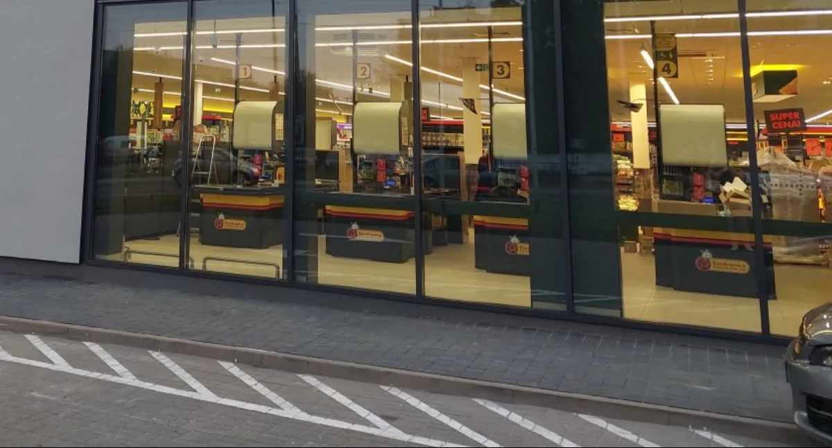 Inwestycje , supermarket Kątach - zdjęcie, fotografia