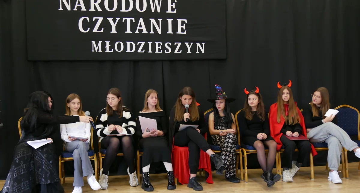 Edukacja - Szkoły, Młodzieszyn Narodowe Czytanie „Kordianem” Juliusza Słowackiego - zdjęcie, fotografia