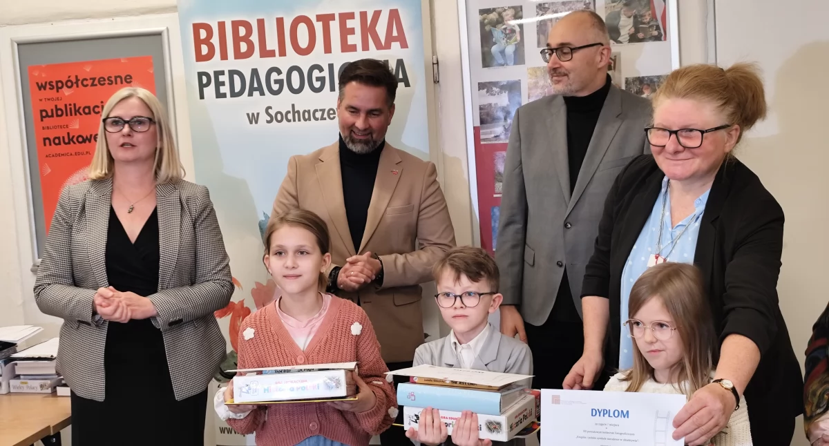Konkursy - Plebiscyty, Konkurs fotograficzny Książka Polskie Symbole Narodowe Obiektywie rozstrzygnięty [FOTO]  - zdjęcie, fotografia