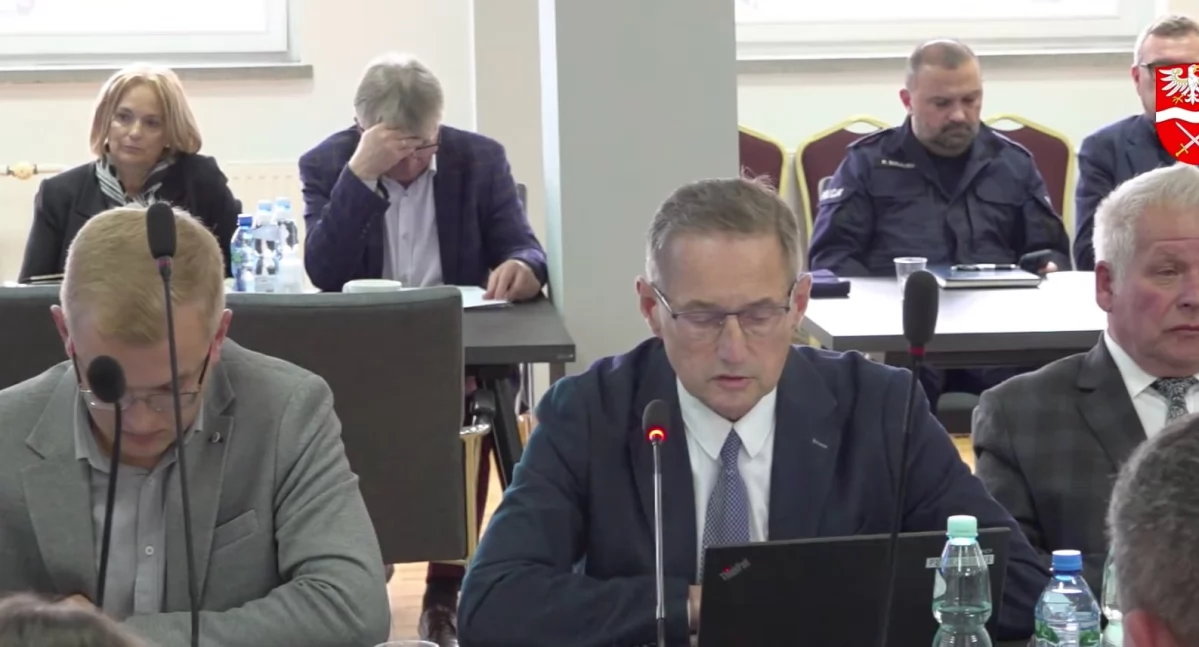 Edukacja - Szkoły, Piotr Osiecki pytaniem oświatę będą redukcje zatrudnienia - zdjęcie, fotografia