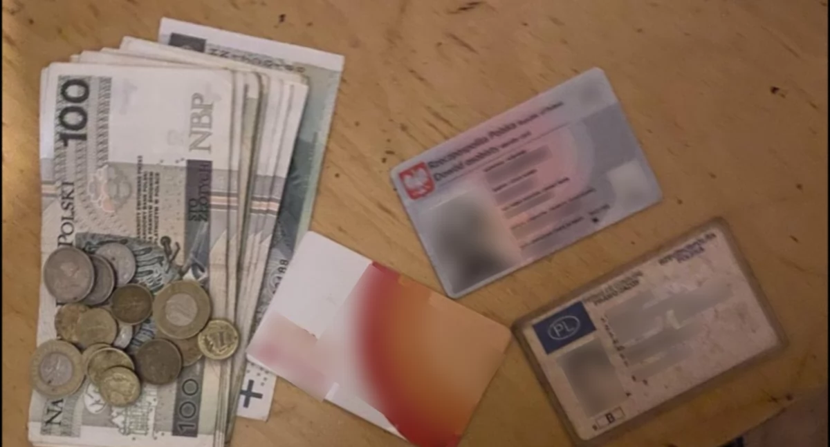 Kronika kryminalna, Policjanci Sochaczewa odzyskali skradzione pieniądze dokumenty - zdjęcie, fotografia