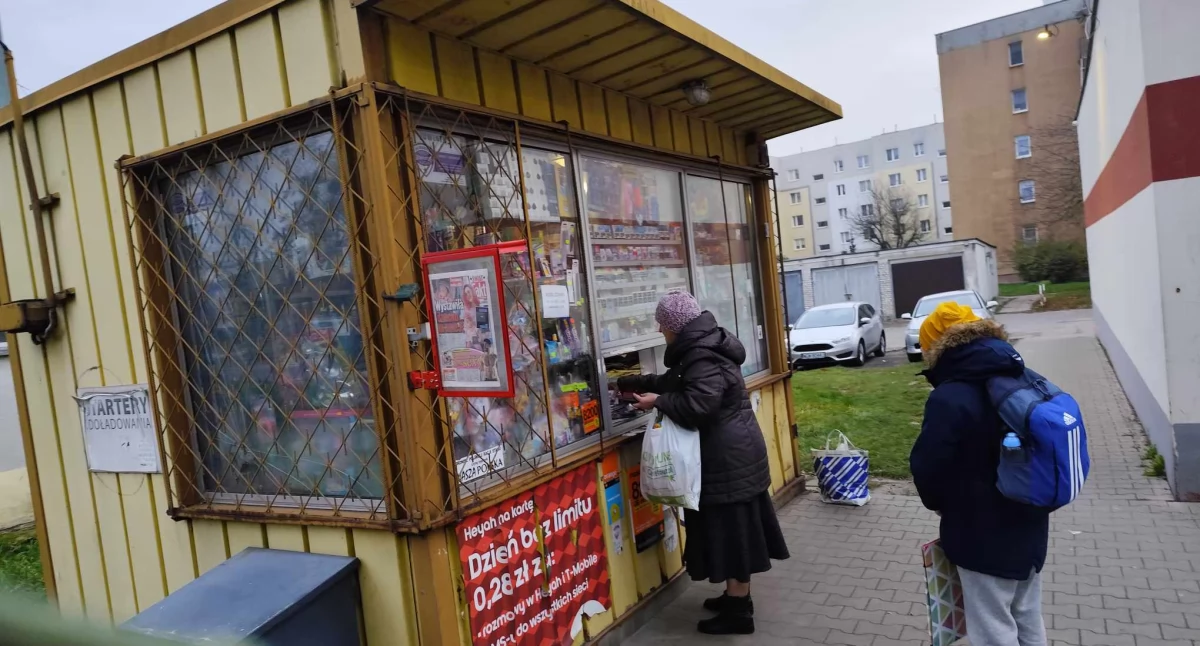 Kiosk przy ulicy 1 Maja koło Gram Marketu