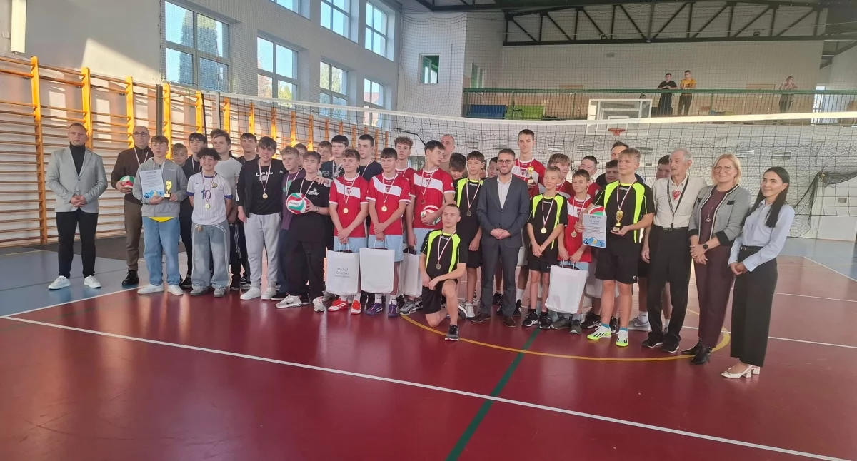 Siatkówka, Gmina Rybno Wielkie emocje podczas Turnieju Piłki Siatkowej Szkół Podstawowych Chłopców puchar Dyrektora Szkoły - zdjęcie, fotografia