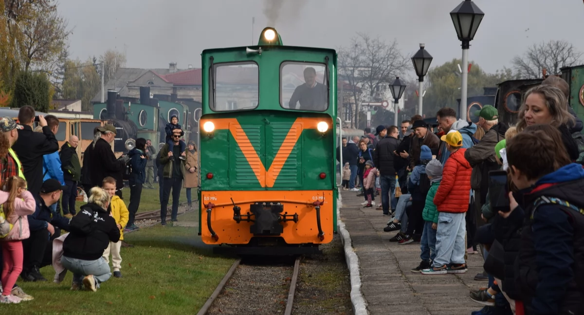 Atrakcje - Ciekawostki - Rekreacja, lecie zamknięcia Sochaczewskiej Kolei Dojazdowej wyjątkowe wydarzenie Muzeum Kolei Wąskotorowej - zdjęcie, fotografia