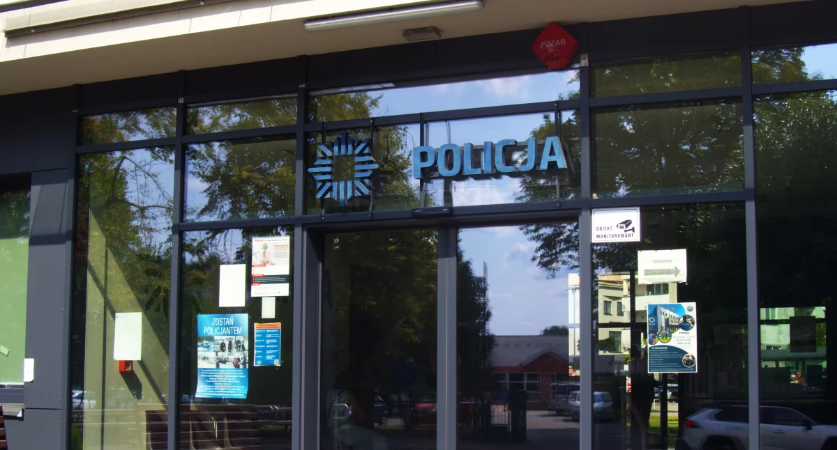 Komunikaty policji, Sochaczewie ostrzega oszust podszywał policjanta - zdjęcie, fotografia