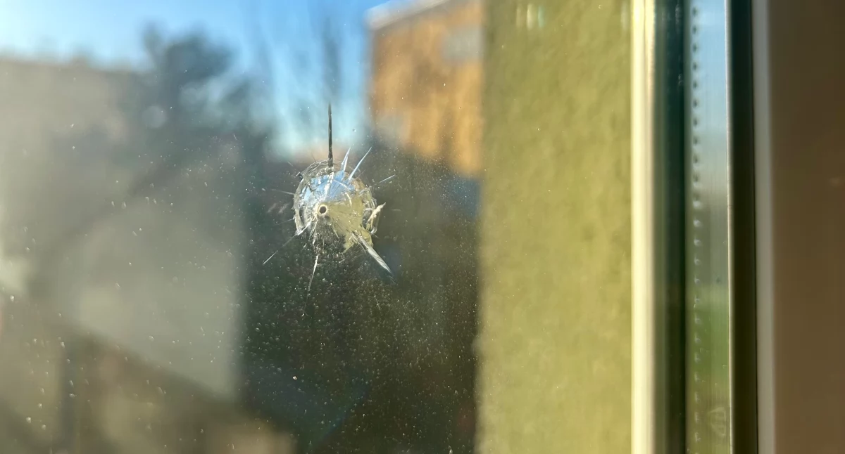 Interwencje i pomoc , Uszkodzone strzał wiatrówki - zdjęcie, fotografia