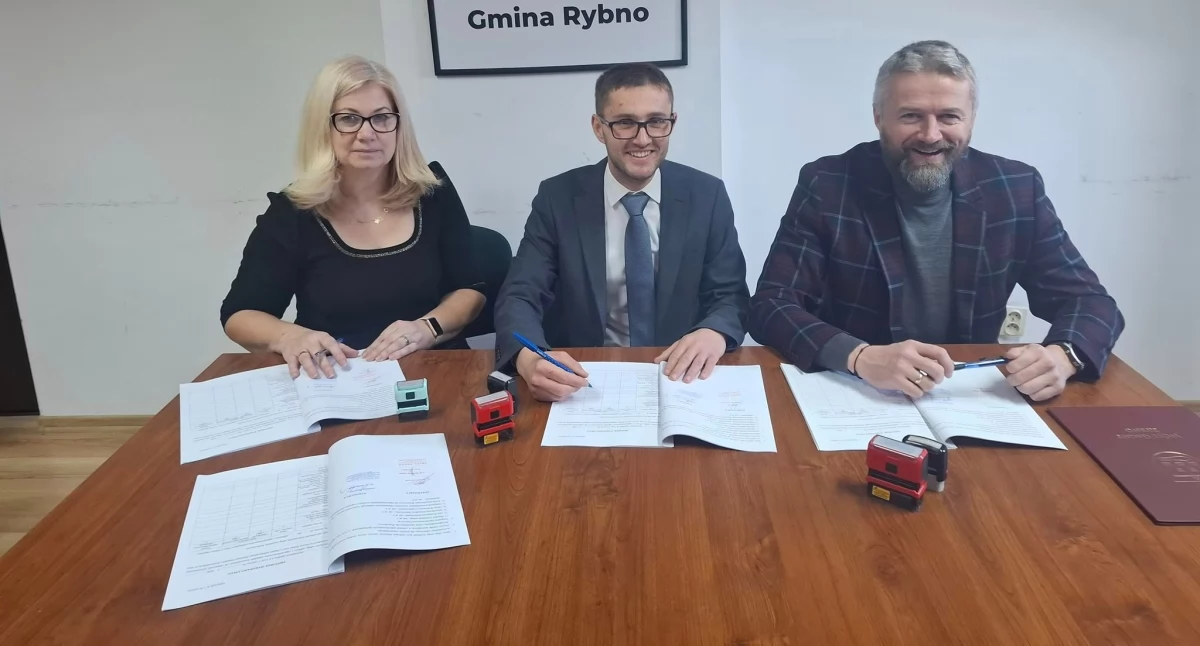 Sprawy urzędowe, Gmina Rybno Umowa odbiór zagospodarowanie odpadów komunalnych pochodzących zamieszkałych nieruchomości terenie gminy PSZOK podpisana - zdjęcie, fotografia