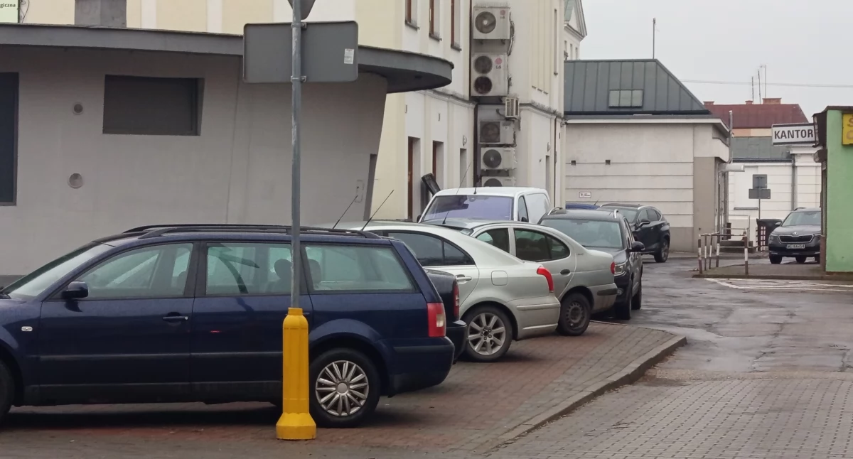 Interwencje i pomoc , Postawili pionu - zdjęcie, fotografia