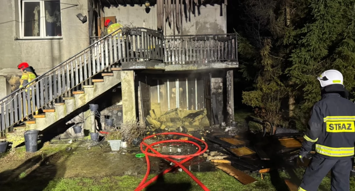 Pożary straż pożarna, Pożar budynku mieszkalnego Kożuszkach Parcel - zdjęcie, fotografia