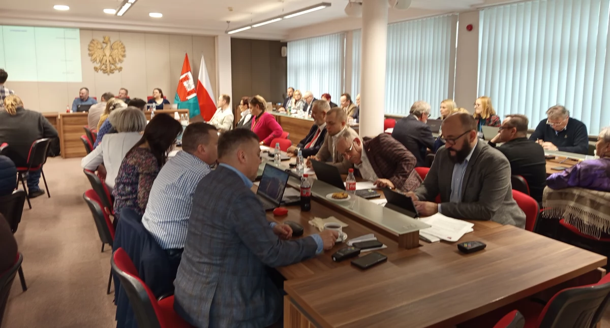 Radni i rady samorządowe, Ograniczą wystąpienia radnych - zdjęcie, fotografia