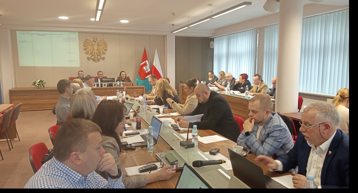Radni i rady samorządowe, sympatyków przeciwko Marcinowi Podsędkowi - zdjęcie, fotografia