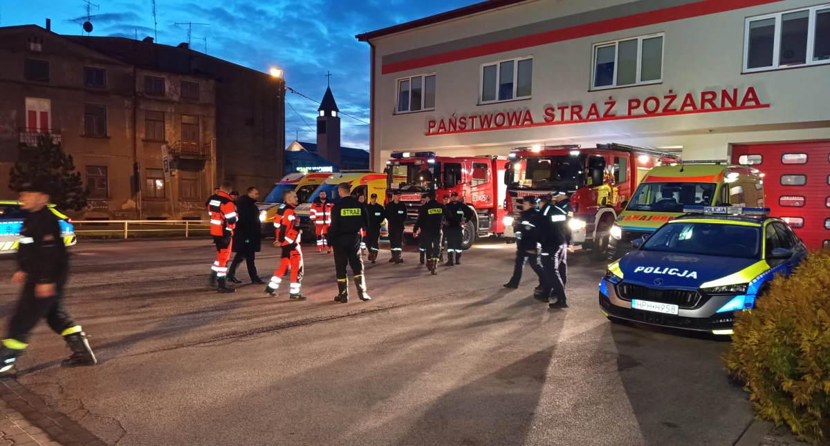 Komunikaty policji, Hołd zmarłemu ratownikowi Minuta ciszy Sochaczewie - zdjęcie, fotografia