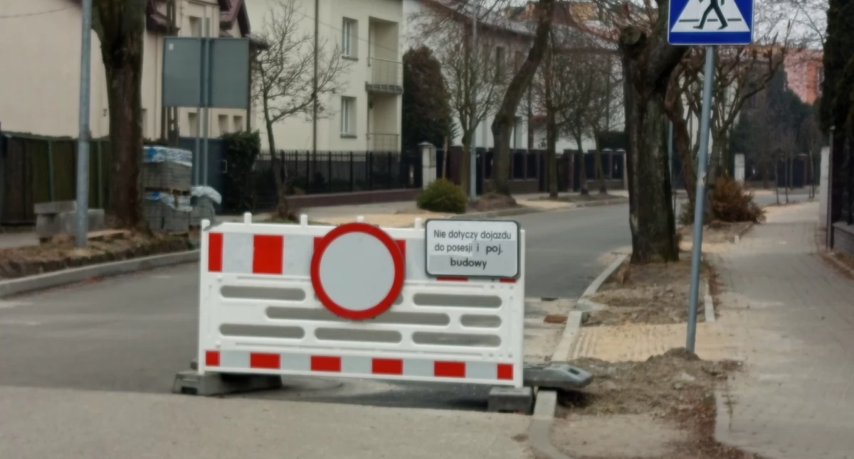 Inwestycje , Wywalczyli naprawę chodnika - zdjęcie, fotografia
