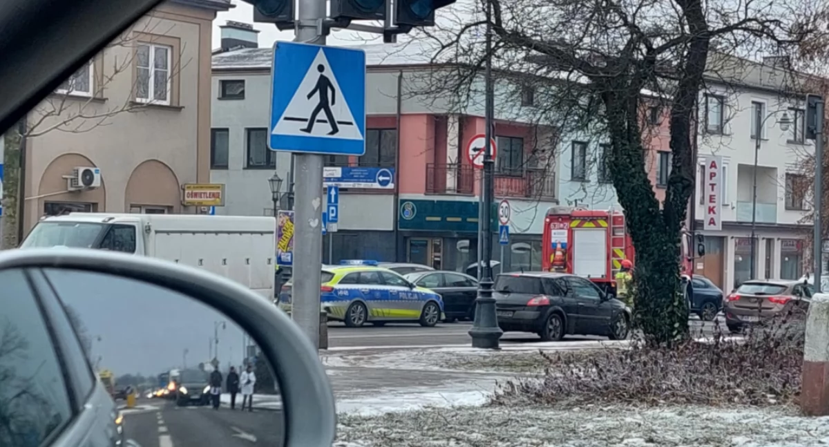 Wypadki drogowe, Zderzenie skrzyżowaniu Wąskiej Traugutta - zdjęcie, fotografia