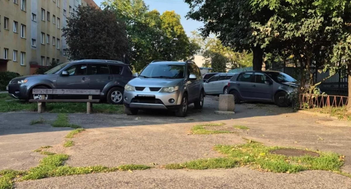 Komunikaty policji, Sochaczew Policja zapowiada wzmożone kontrole nieprawidłowego parkowania - zdjęcie, fotografia