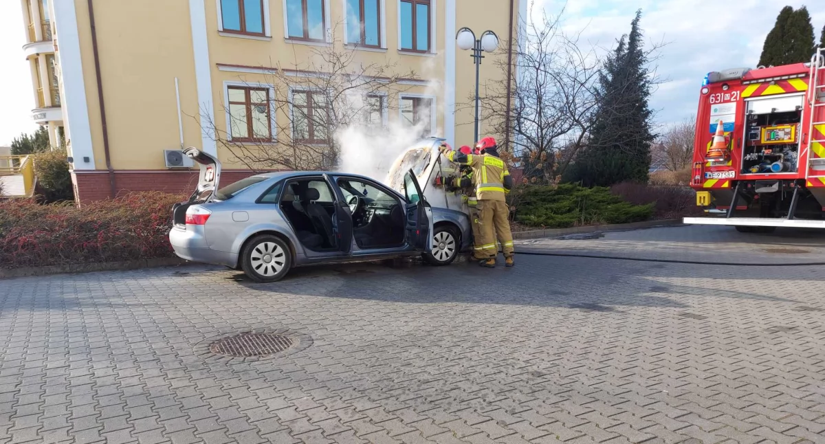 Pożary straż pożarna, Pożar Urzędem Gminy - zdjęcie, fotografia