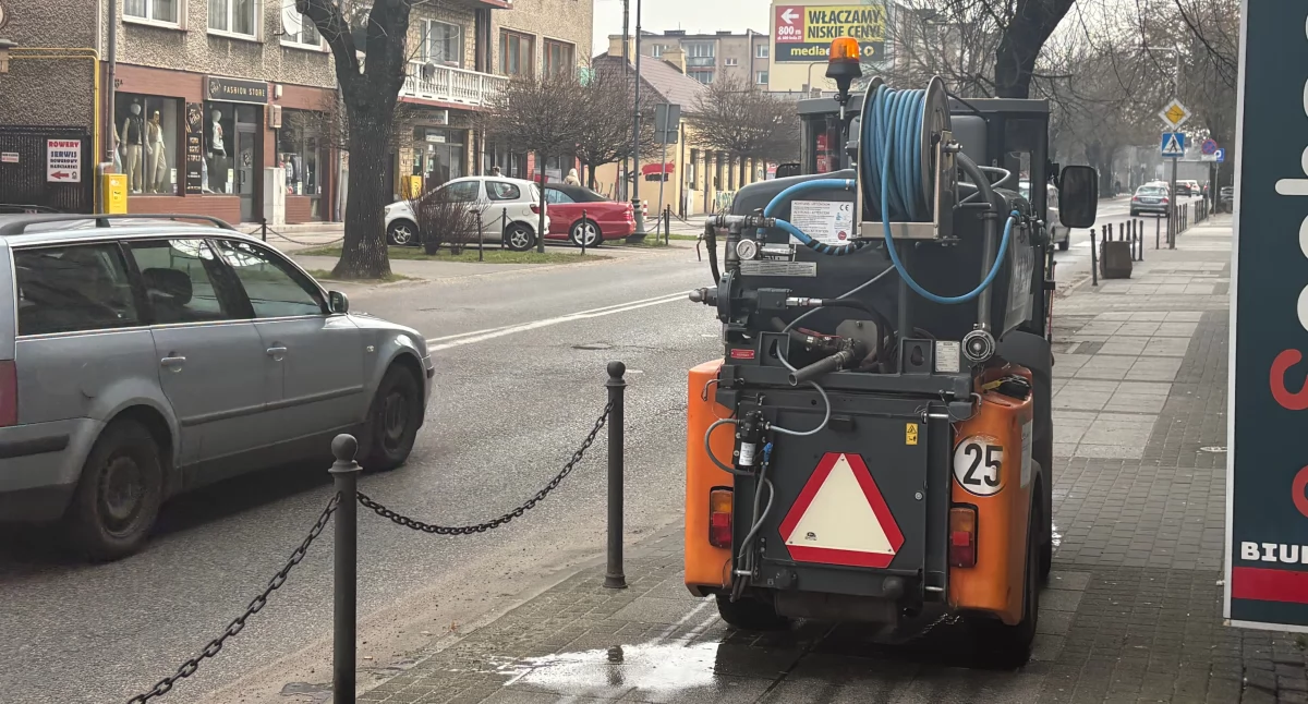 Sprawy urzędowe, Robią wiosenne porządki Sochaczewie - zdjęcie, fotografia