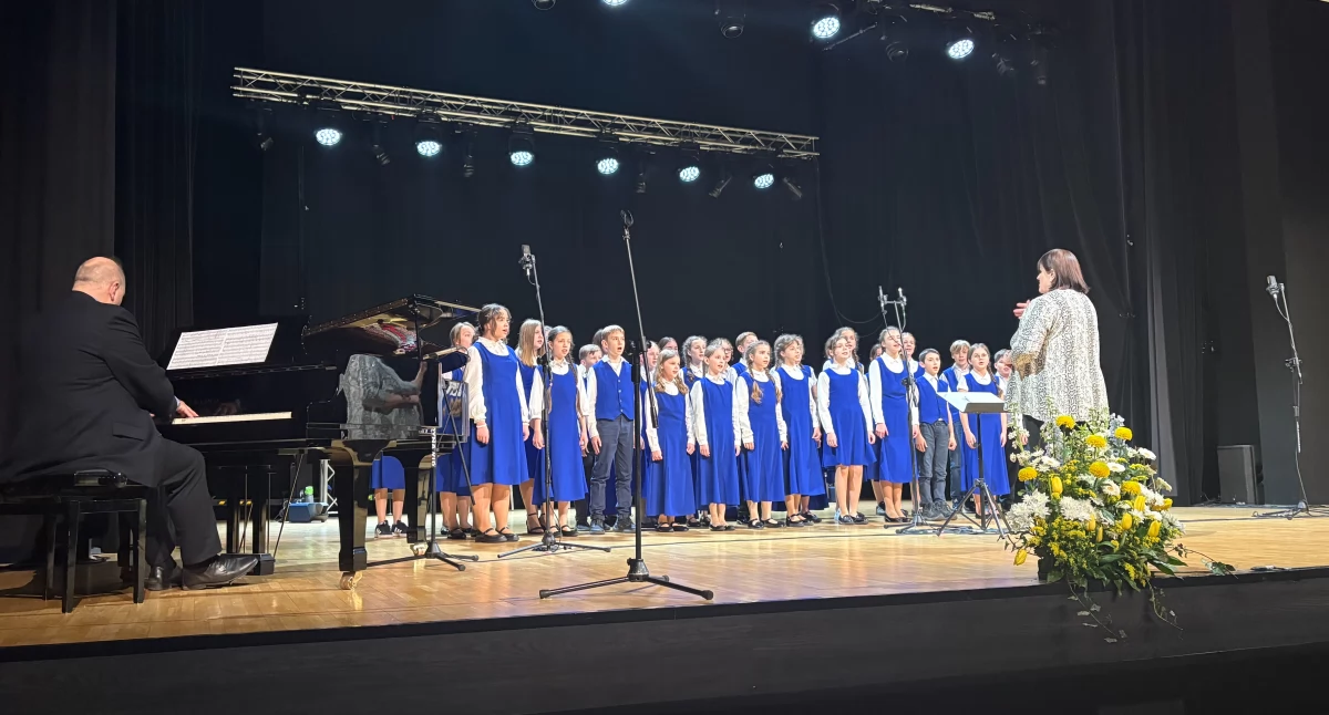 Koncerty - Muzyka, Chór Szkoły Muzycznej Sochaczewa piękny występ podczas Grodziskiego Festiwalu Chórów Dziecięcych Młodzieżowych - zdjęcie, fotografia