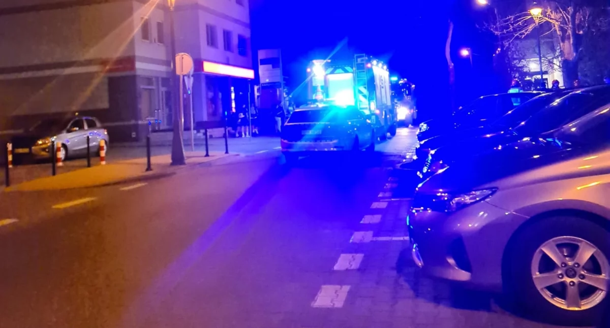 Pożary straż pożarna, Wieczorna akcja strażaków Urzędzie Skarbowym Alarm okazał fałszywy - zdjęcie, fotografia