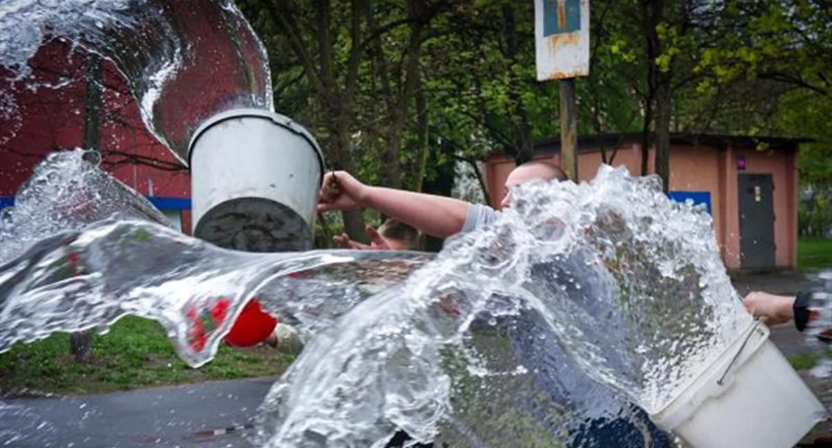 Święta i obchody, Śmigus Dyngus wielkanocna tradycja która małych dużych - zdjęcie, fotografia