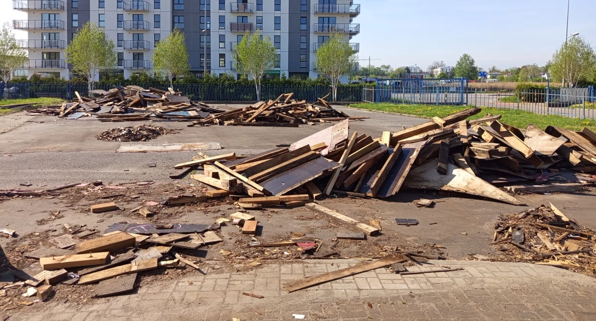 Atrakcje - Ciekawostki - Rekreacja, Najstarszy Sochaczewie skatepark rozebrany - zdjęcie, fotografia