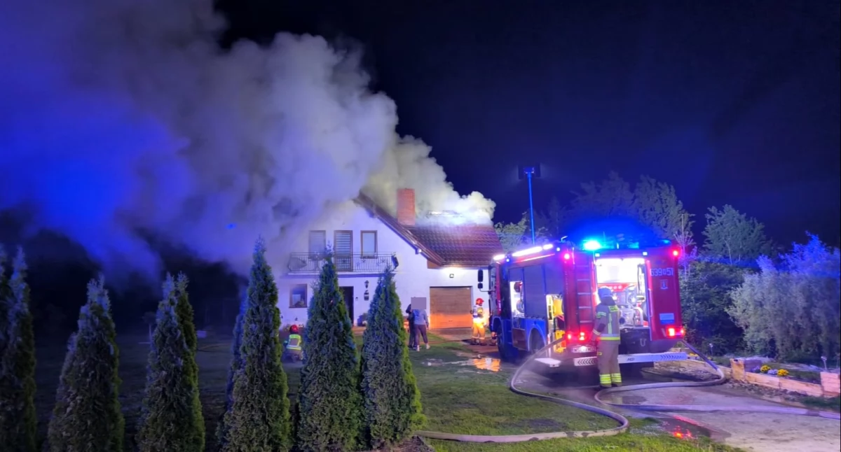 Pożary straż pożarna, Pożar Młodzieszynie nocna akcja strażaków - zdjęcie, fotografia