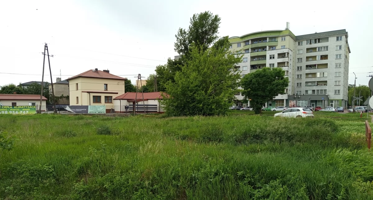 Interwencje i pomoc , Skwer zamiast pastwiska wszystko rękach burmistrza - zdjęcie, fotografia