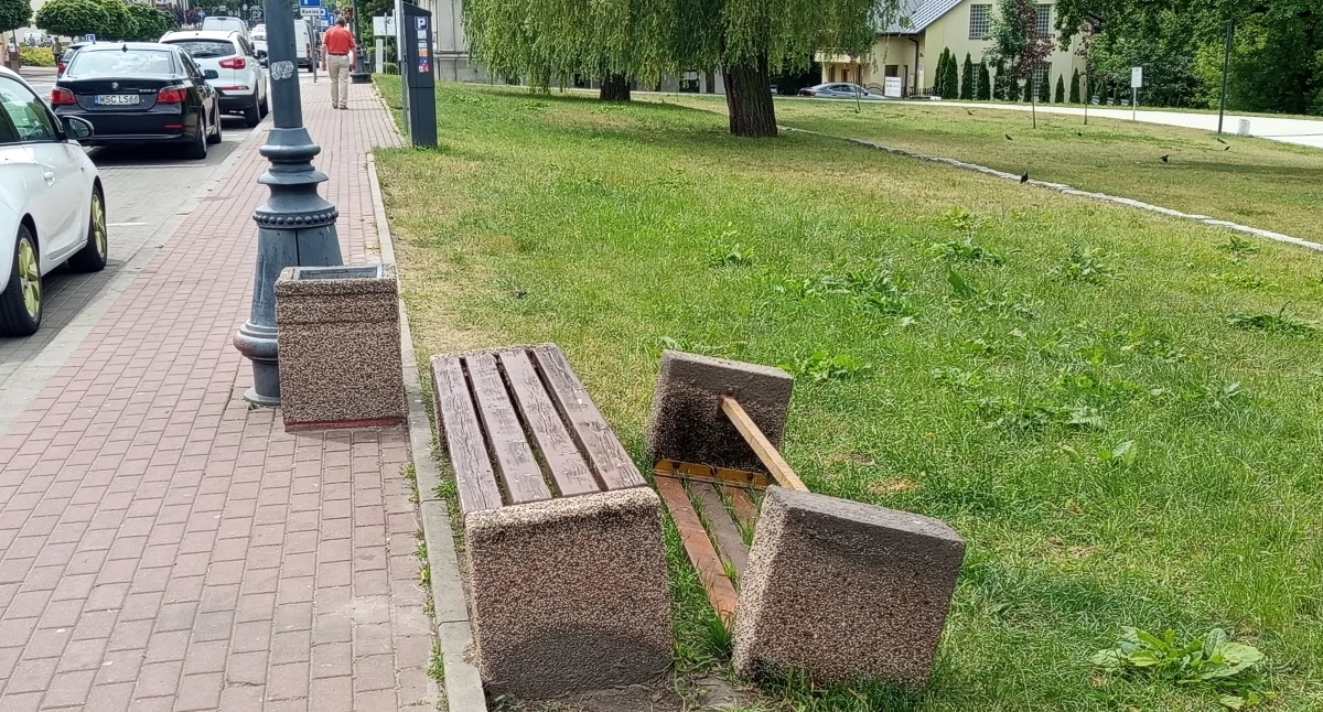 Interwencje i pomoc , Przewróciło niech leży pozostałość Dniach Sochaczewa - zdjęcie, fotografia