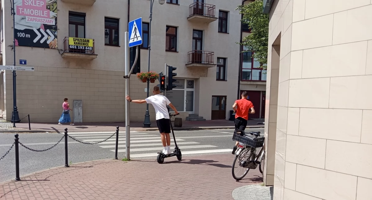Komunikaty policji, Ogólnopolska akcja „Hulajnogi Elektryczne” bezpieczeństwo przede wszystkim - zdjęcie, fotografia