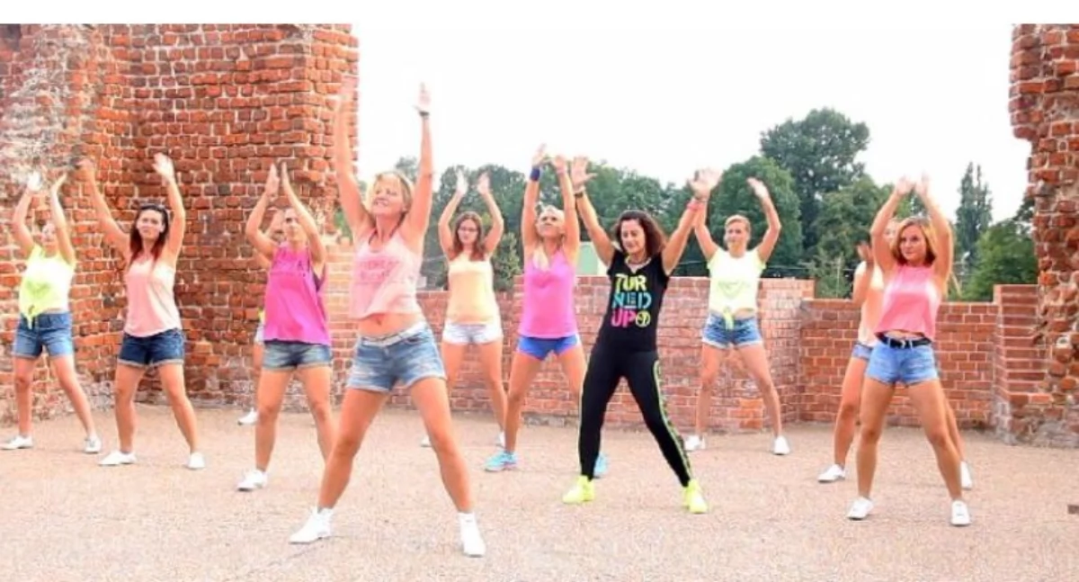 Imprezy cykliczne , Zumba sochaczewskim zamku szykuje dawka pozytywnej energii - zdjęcie, fotografia