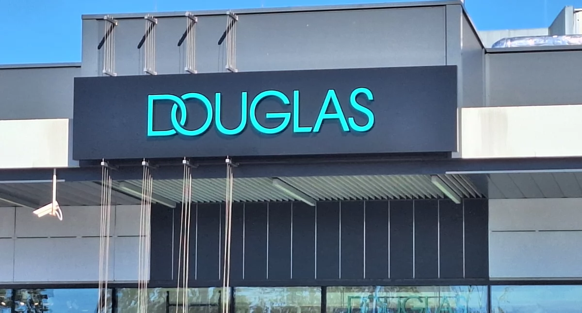 Promocje gospodarcze, Perfumeria Douglas Sochaczewie otwarta - zdjęcie, fotografia