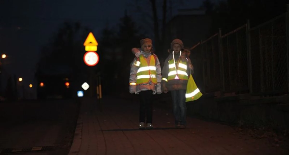 Komunikaty policji, Odblaski tylko dzieci musisz wiedzieć bezpieczeństwie zmroku - zdjęcie, fotografia