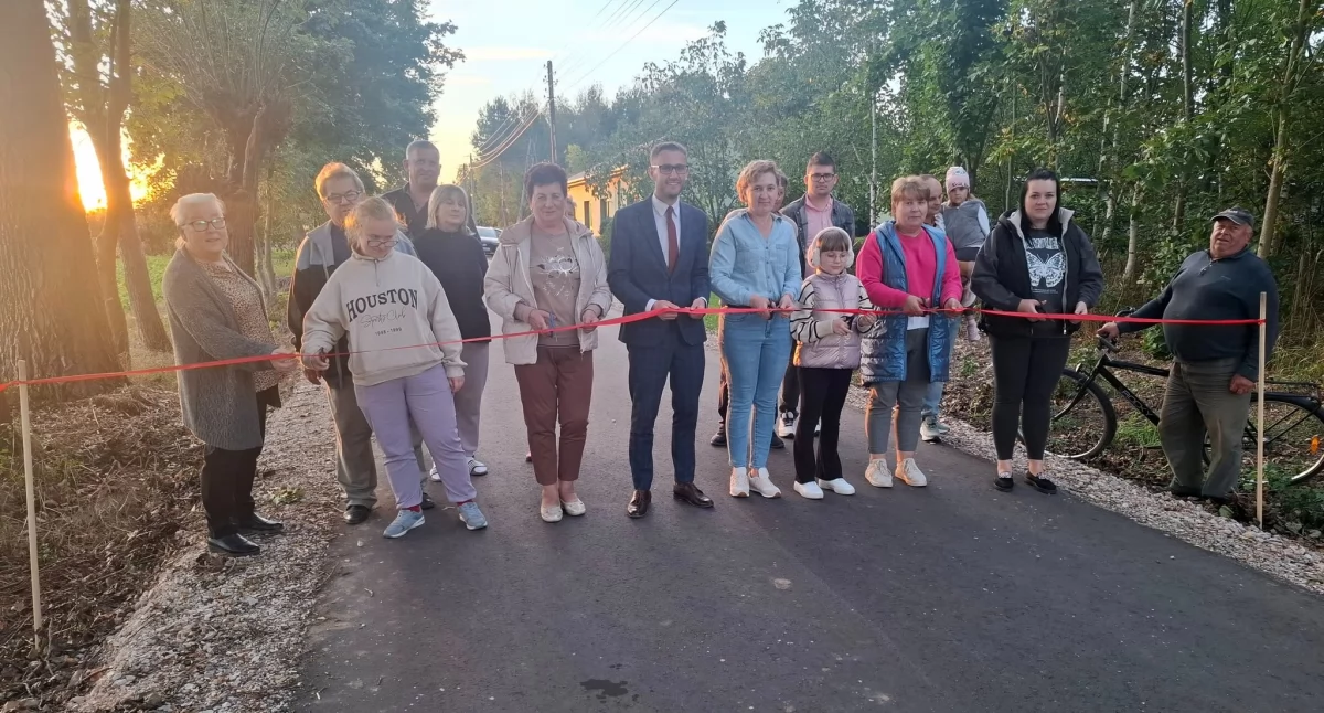 Sprawy urzędowe, nawierzchnia Ćmiszewie Rybnowskim inwestycja - zdjęcie, fotografia